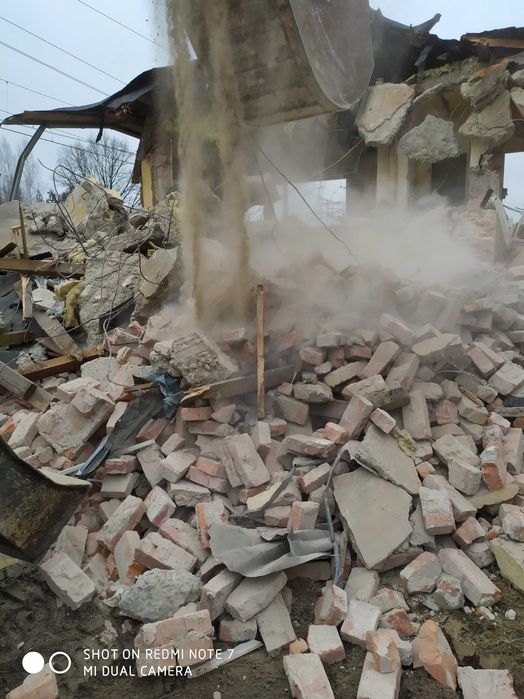 ziemia piasek  gruz wyburzenia koparka wywrotka