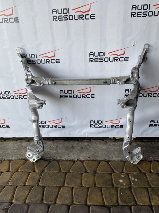 Подрамник підрамник балка мотора двигуна  Audi A4 B8 / A5 12-16 рік
