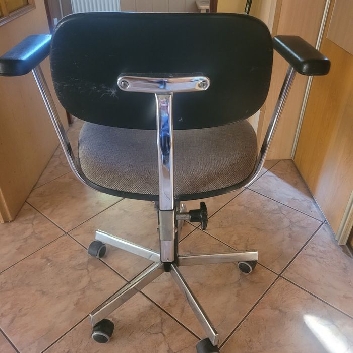 Fotel biurowy obrotowy