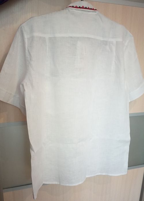 Продам сорочку мужскую с вышивкой