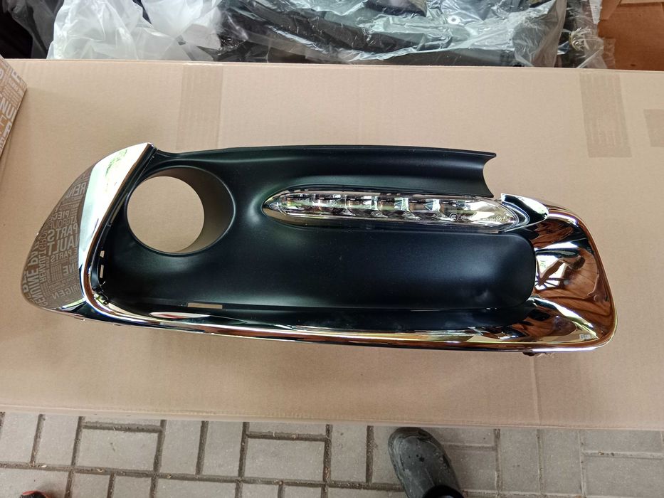 RENAULT SCENIC III LIFT 2013+  ramka halogenu chrom + led  LEWA PRAWA