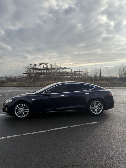 Тесла модел с 85кв перфоменс