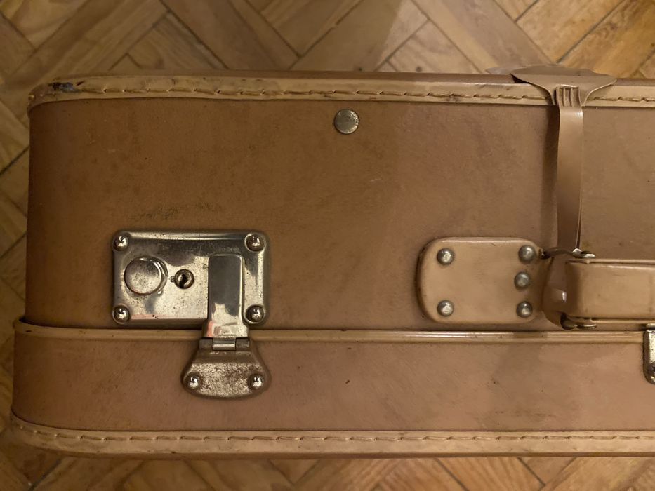 Mala de viagem em pele bege