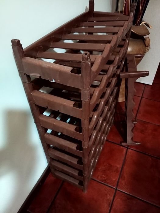 Garrafeira modular de plástico empilhavel