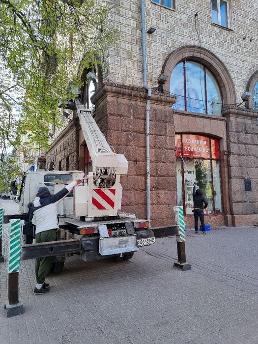Миття вікон, вітрин, вивісок, професійно!
