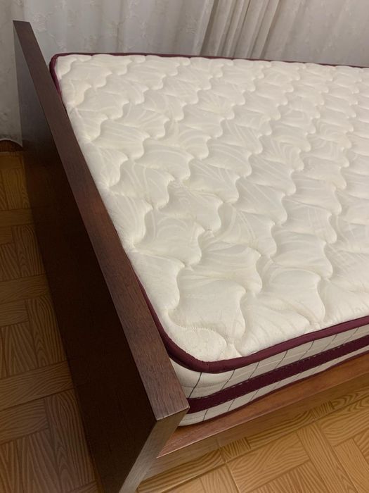 Cama solteiro com colchão como nova