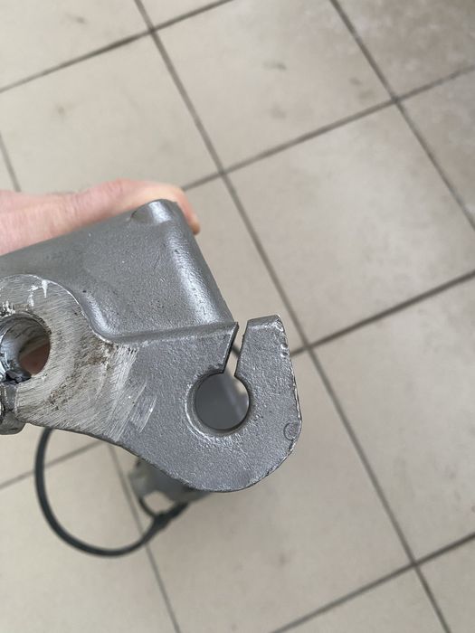 Поворотний кулак (правий) алюміневий ауді а8д2