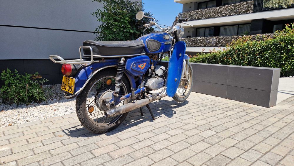 Motas antigas MVM-GP1 e Zundapp