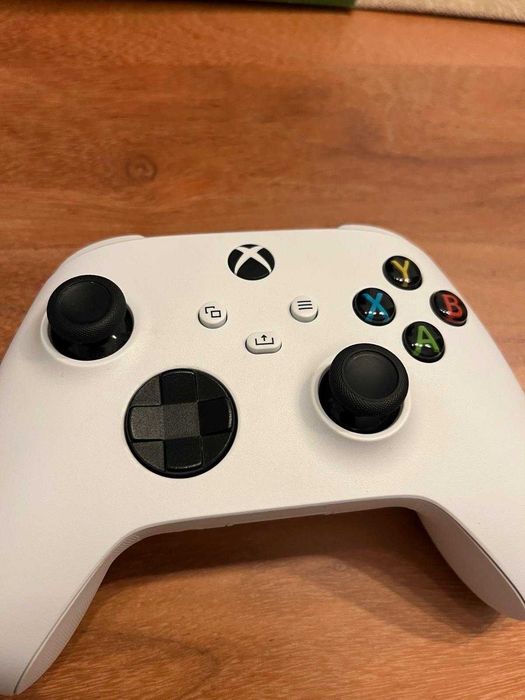 Xbox Series S + 2 Pady