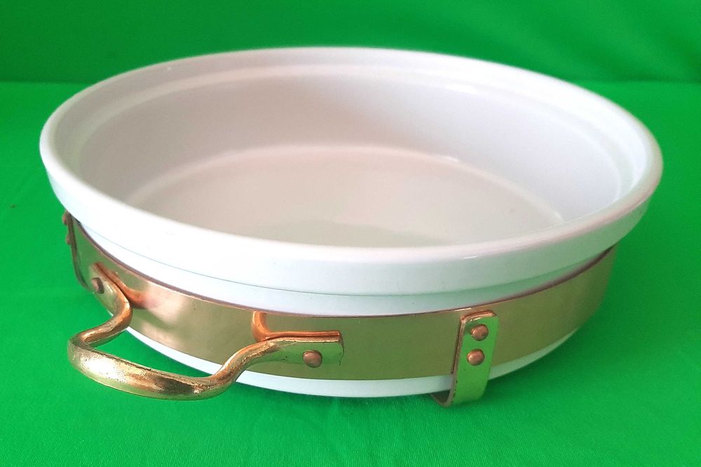 Porcelana para forno com base para quente em latão