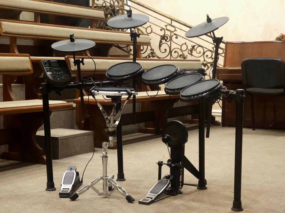 Alesis nitro mesh kit електронні барабани