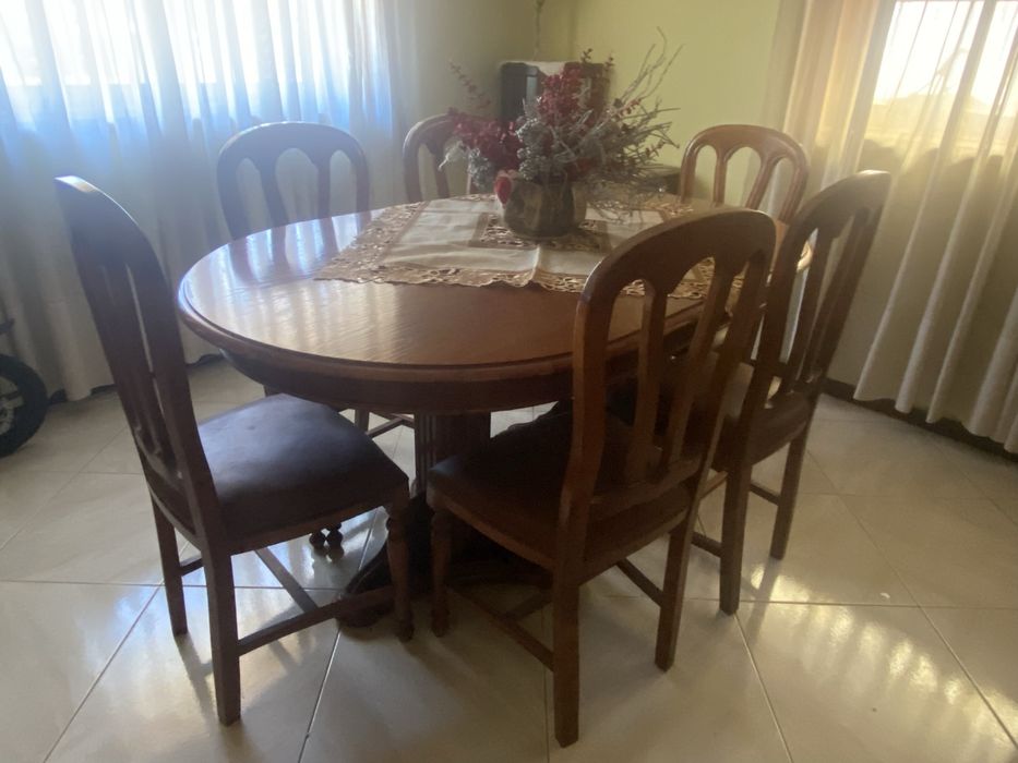 Mesa de jantar com 6 cadeiras