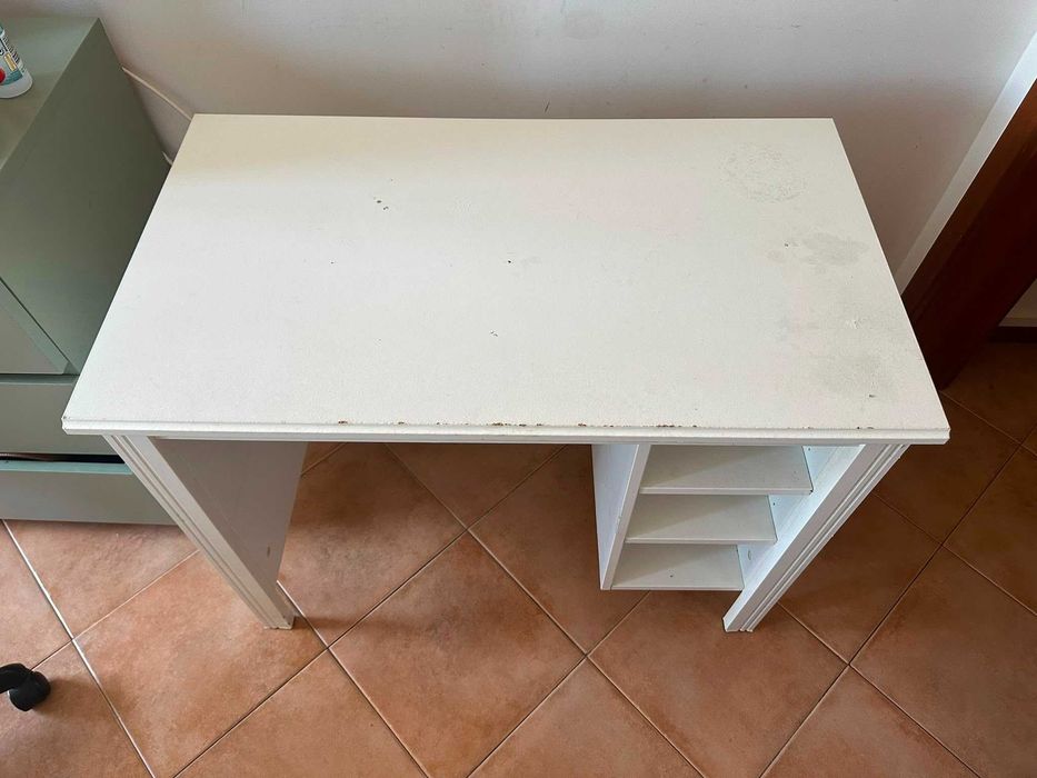Combo Escrivaninha + cadeira + Cômoda