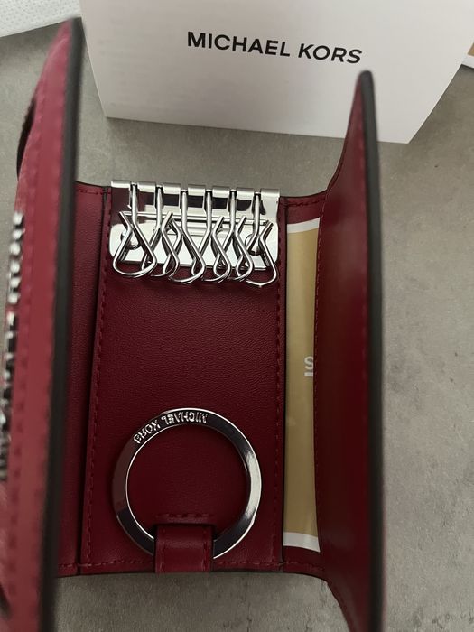 Чехол для ключей , оригинал Michail Kors c монограмой.