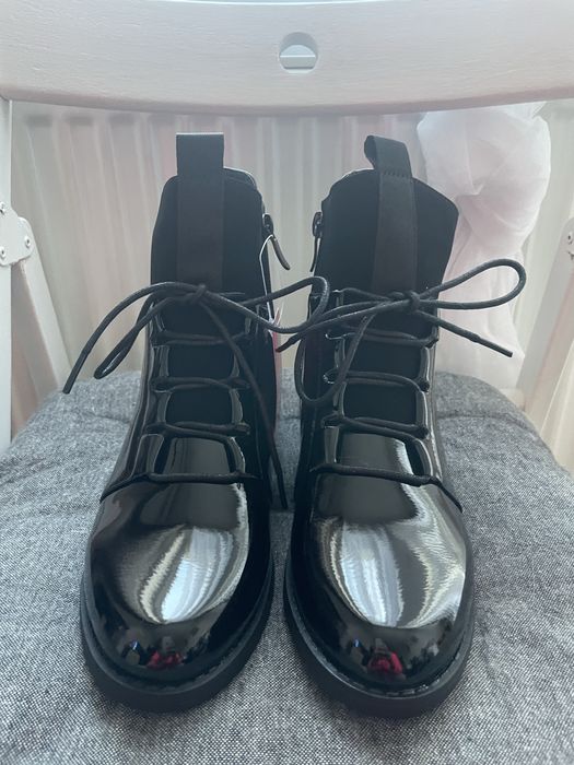 Nowe lakierowane botki rozm.36