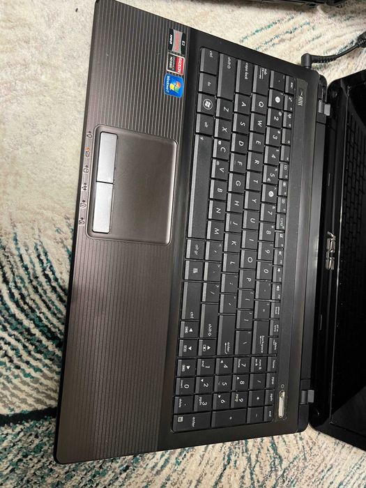 Laptopy Asus X53, sprawne, ale z wadą