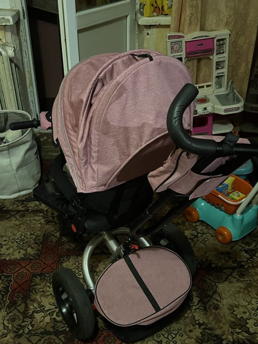 Продам детский велосипед с родительской ручкой в отличном состоянии.