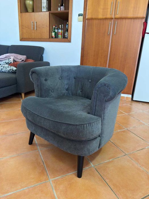 Cadeirão de Design "Tub Chair" – Cinzento (Estilo Clássico/Moderno)