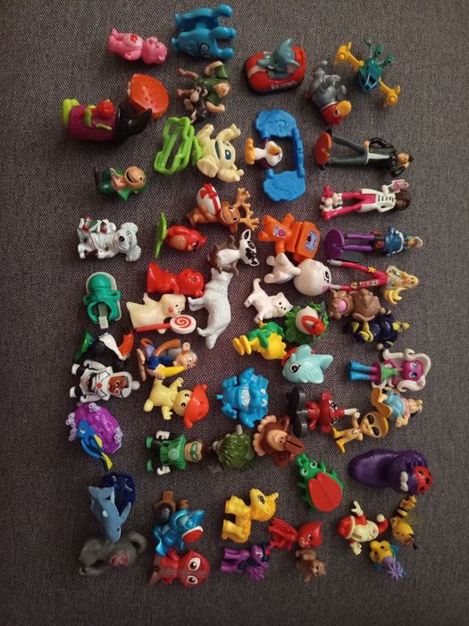 іграшки кіндер kinder машинки фігурки