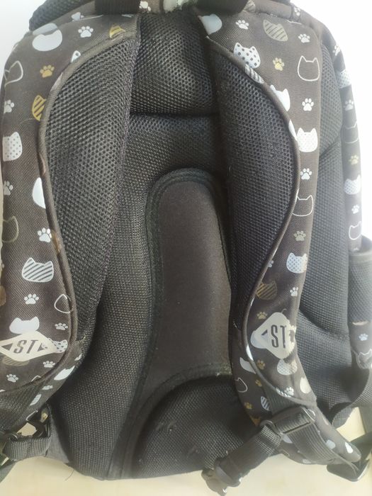 Czarny plecak w koty - używany stan dobry