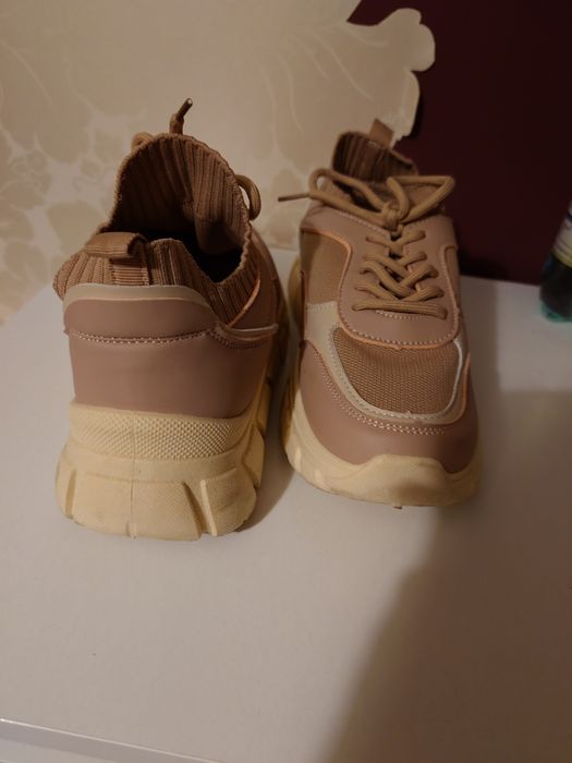 Buty sportowe beżowe rozmiar 38 nowe