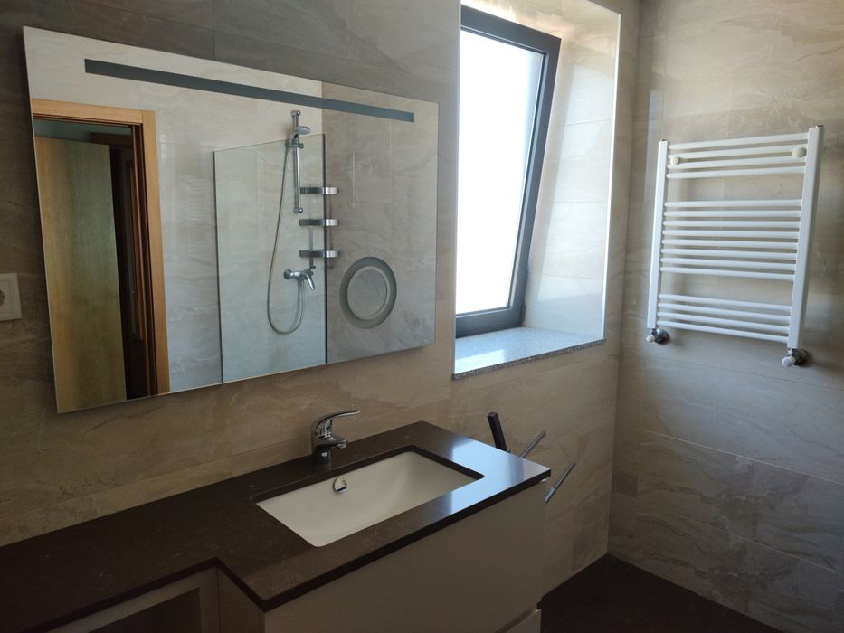 Apartamento T2 na Rua da Boavista com lugares de garagem e vista desafogada
