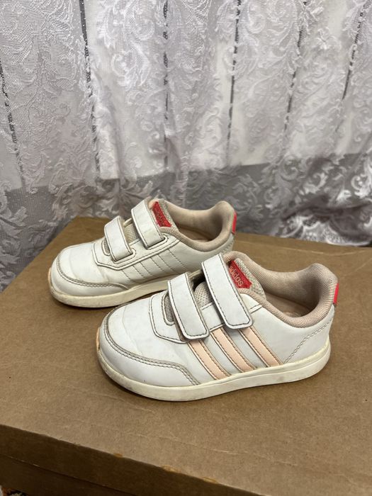 Дитячі кросівки Adidas, 25 розмір, на дівчинку