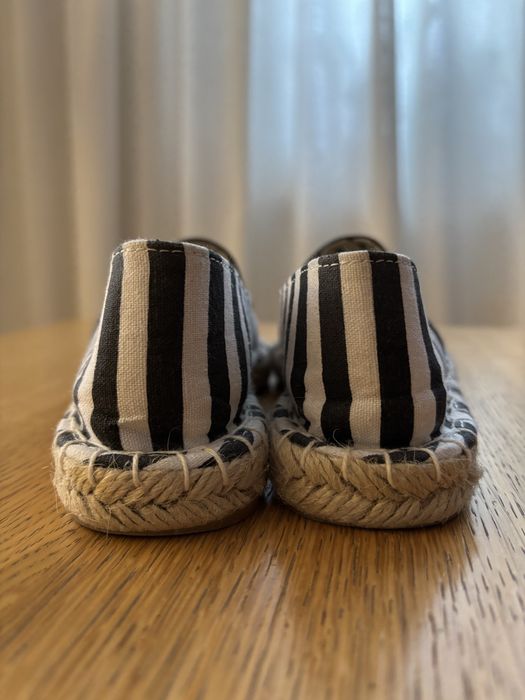 Espadryle Hailys w czarno-białe paski z haftowanym flamingiem rozm 36