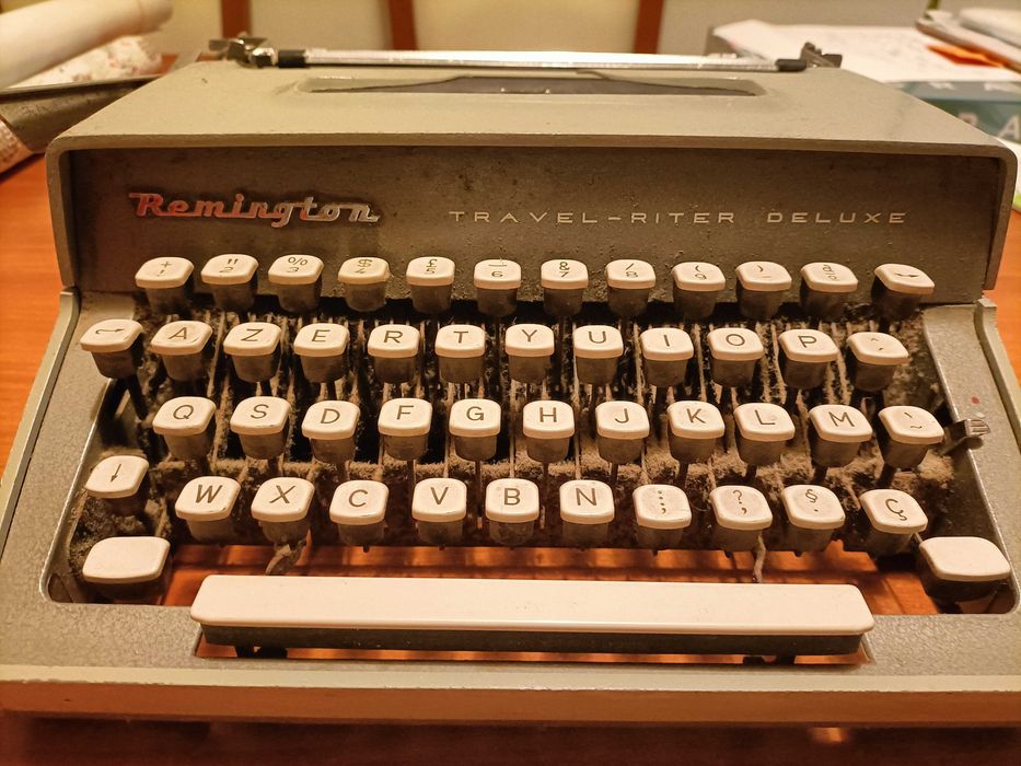 Máquina de Escrever Remington Travel-Riter Deluxe Vintage/Restauro