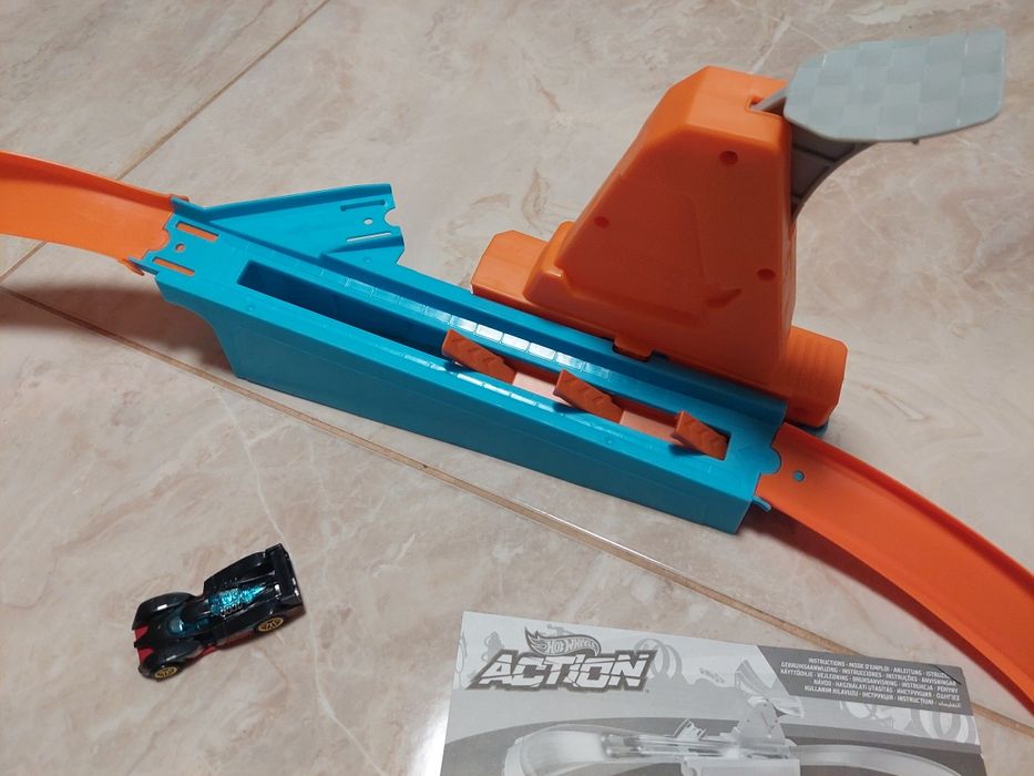 Трек Hot Wheels Action із машинкою