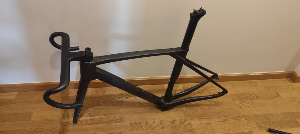 Quadro carbono estrada  rodas