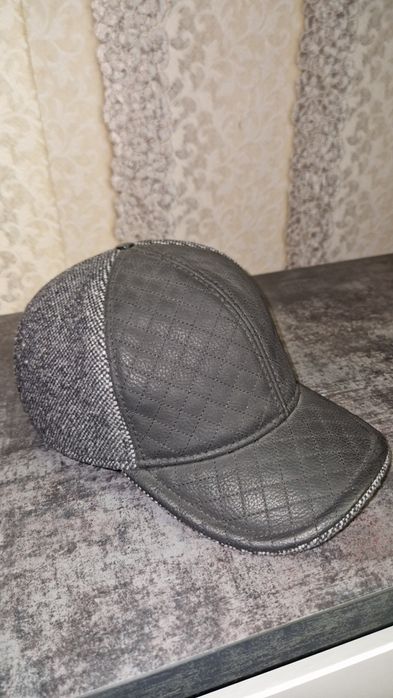 Чоловіча утеплена бейсболка на флісі з вушками