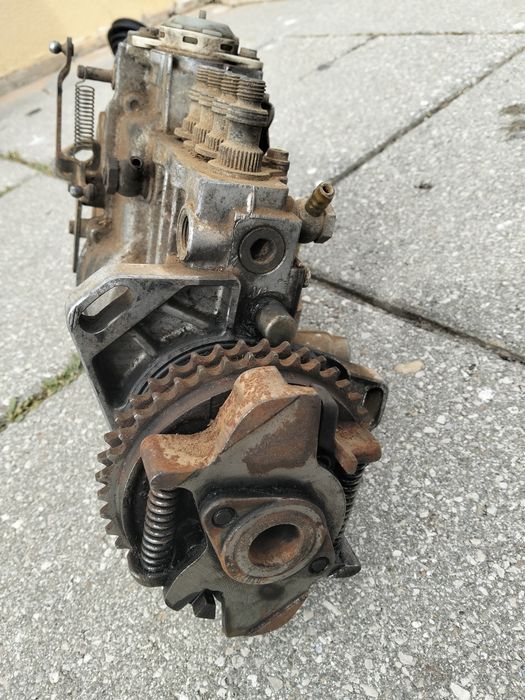 Bomba injetora Mercedes 190D