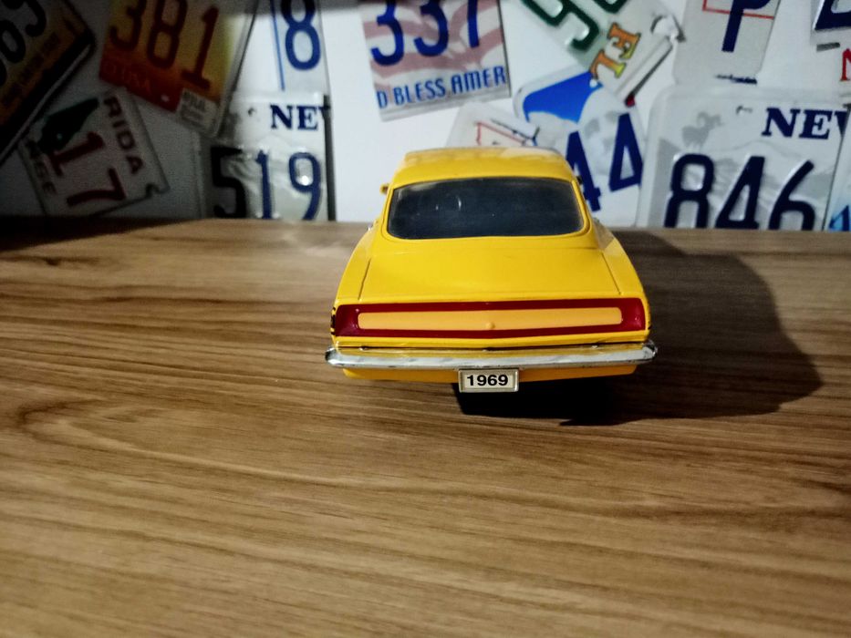 Plymouth barracuda 1/18
