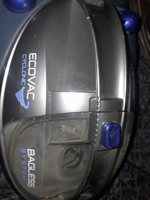 Aspirador da FLAMA s/ saco + ferro a vapor 20€