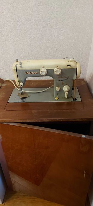 Швейная машинка с тумбой Köhler (Кёхлер)