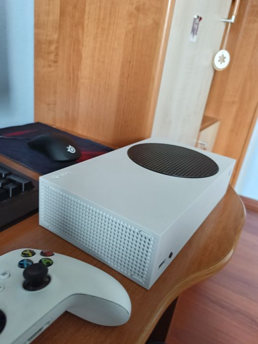 Stan idealny.Xbox series s  + FIFA 23