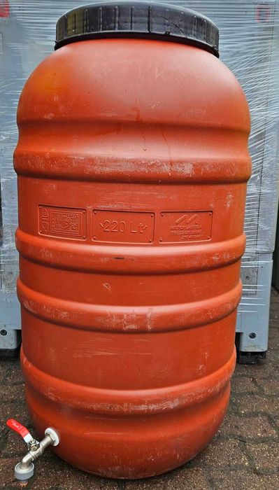 Beczka plastikowa z KRANEM beczki plastikowe 220 L