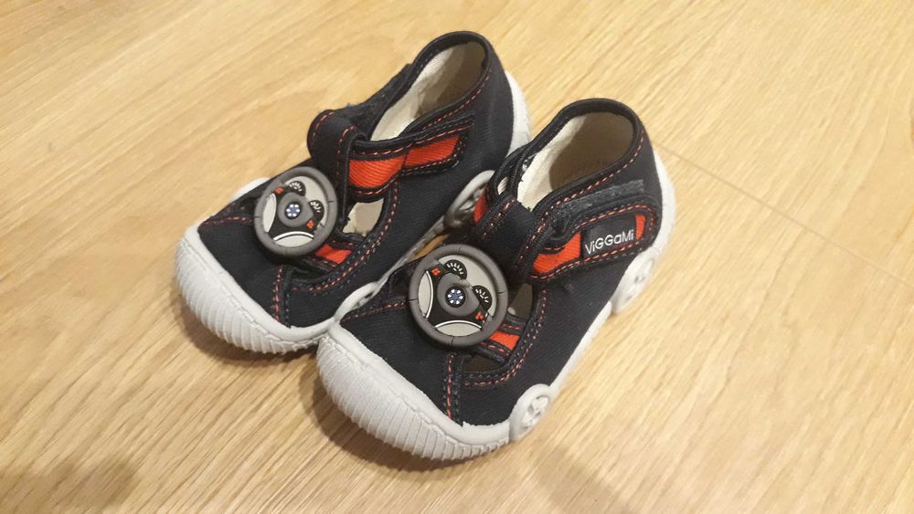 Kapcie chłopięce 21 5.10.15 stan IDEALNY