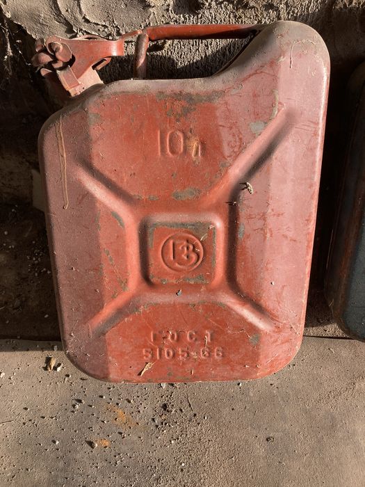 Канистры для бензина 10 и 20 литров