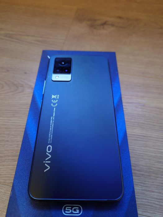 Smartfon Vivo v21 5g jak nowy