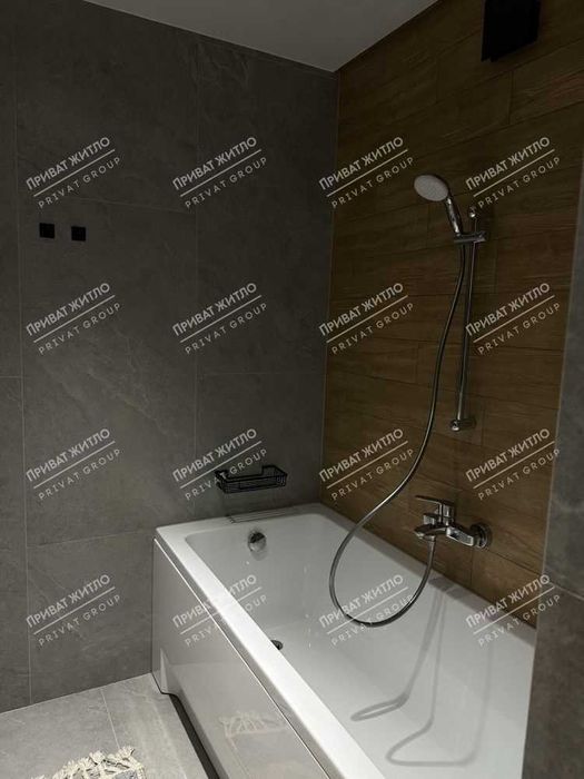 Трикімнатна квартира в сучасному будинку з дизайнерським ремонтом