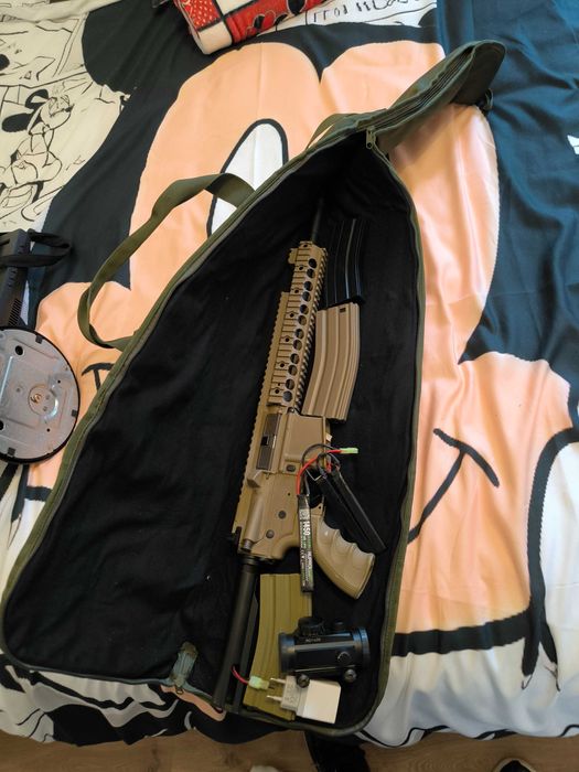 Arma de airsoft em bom estado