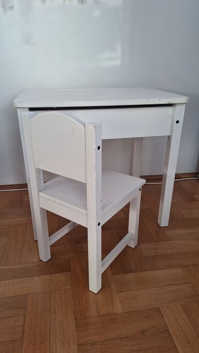 Drewniany stolik z otwieranym blatem i krzeselko Sundvik IKEA