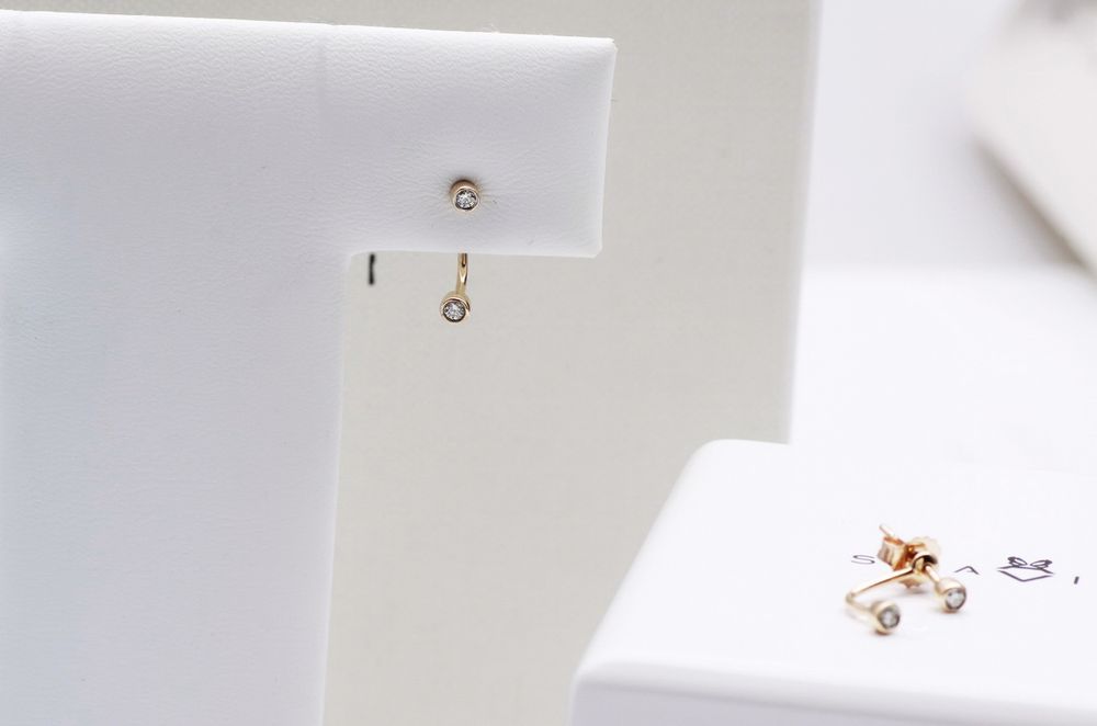 Złote kolczyki Staviori z diamentem