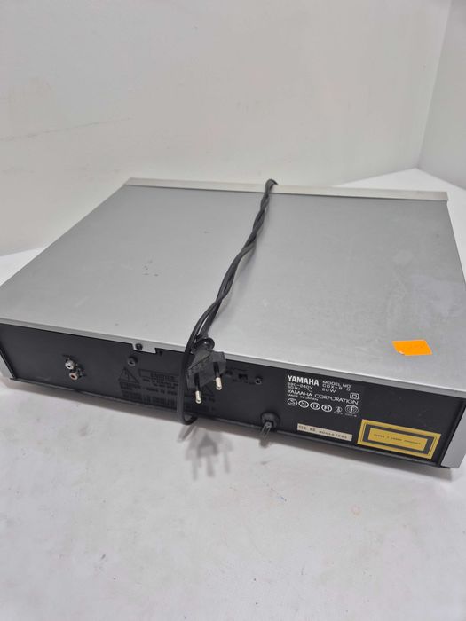 Yamaha CDX-810 odtwarzacz CD bez pilota