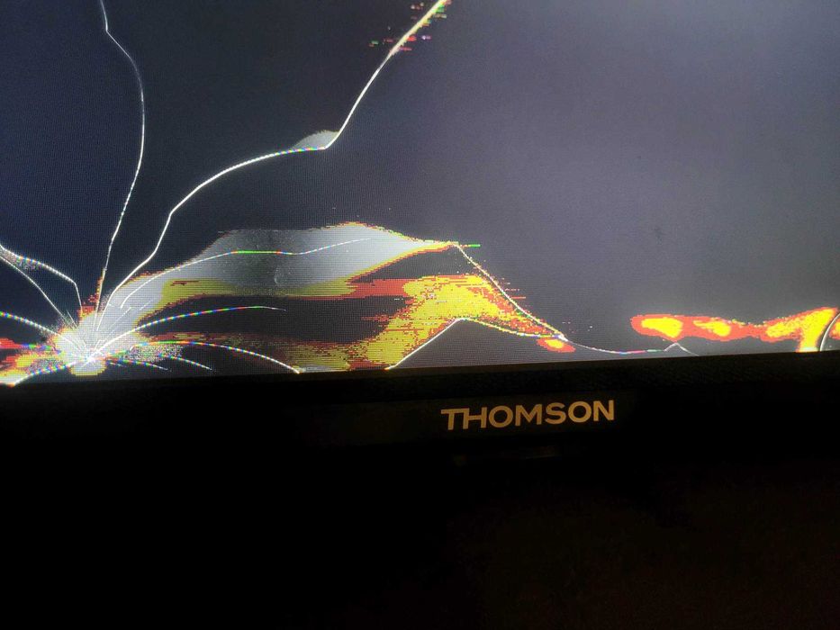 Uszkodzony Telewizor THOMSON 32HD