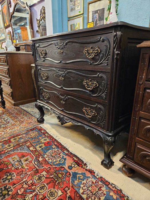 Grande cómoda antiga em madeira maciça - Muito bom