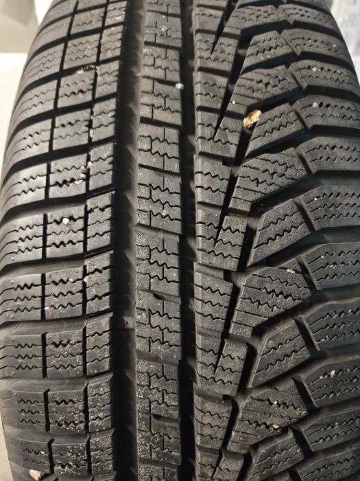 Opony zimowe 215/60R17