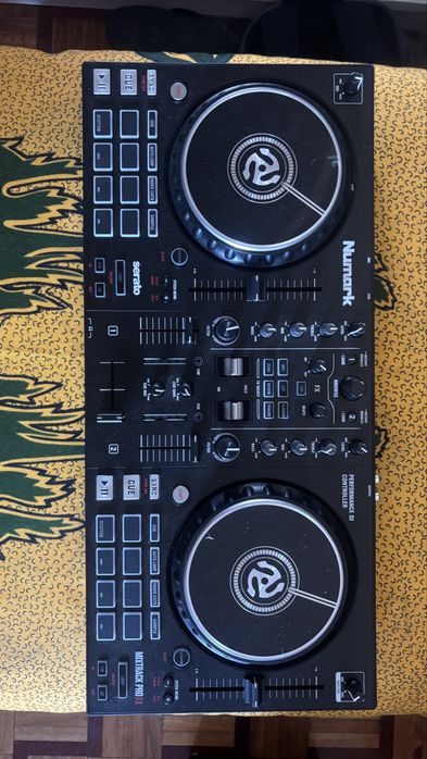 Numark Mixtrack Pro Fx- Mesa de DJ